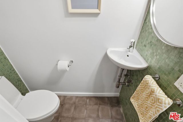 4040 Sinova Street, Los Angeles, CA 90031