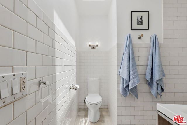 4040 Sinova Street, Los Angeles, CA 90031