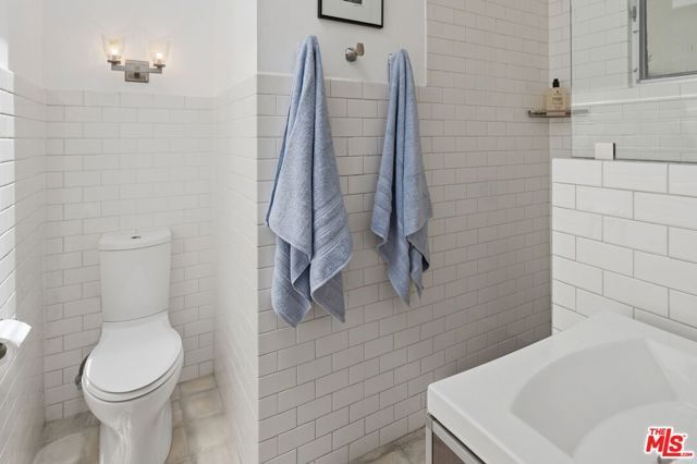 4040 Sinova Street, Los Angeles, CA 90031