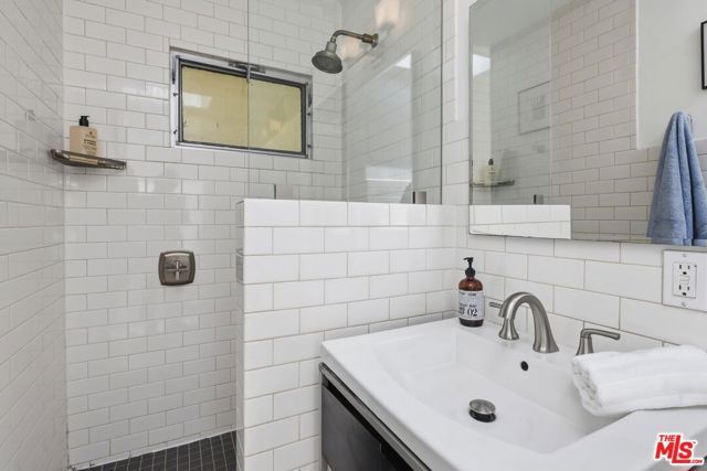 4040 Sinova Street, Los Angeles, CA 90031