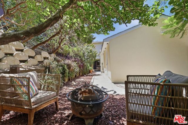 4040 Sinova Street, Los Angeles, CA 90031