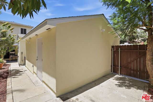 4040 Sinova Street, Los Angeles, CA 90031