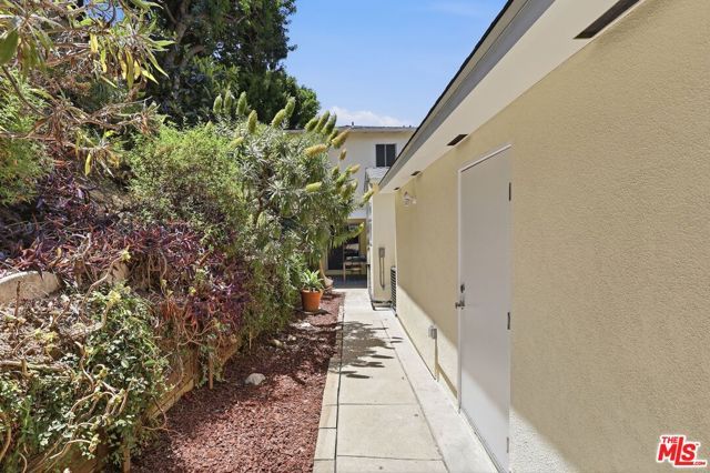 4040 Sinova Street, Los Angeles, CA 90031