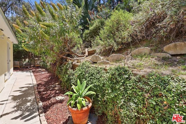 4040 Sinova Street, Los Angeles, CA 90031