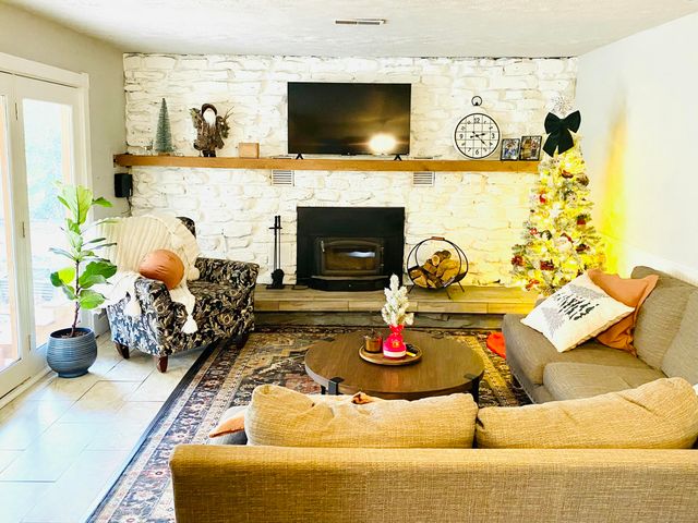 802 Hickory Street, Cassville, MO 65625