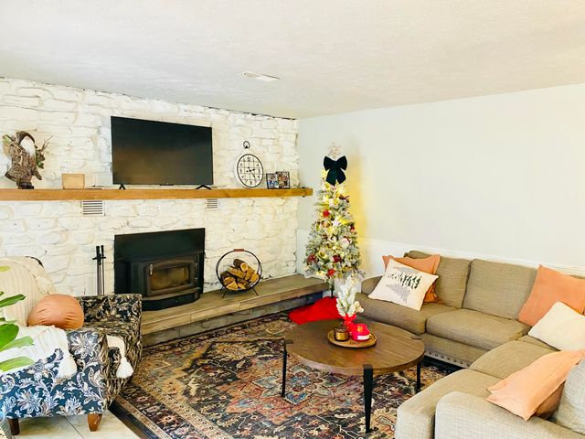 802 Hickory Street, Cassville, MO 65625