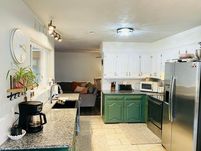 802 Hickory Street, Cassville, MO 65625