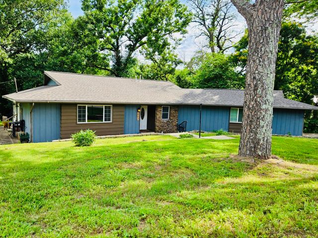 802 Hickory Street, Cassville, MO 65625