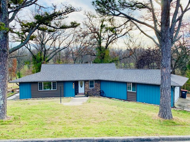 802 Hickory Street, Cassville, MO 65625