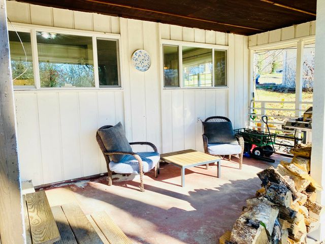 802 Hickory Street, Cassville, MO 65625