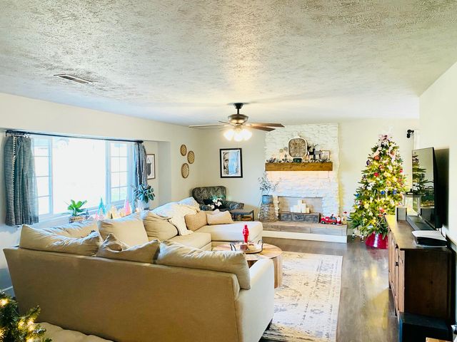 802 Hickory Street, Cassville, MO 65625