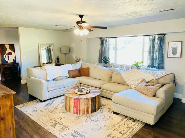 802 Hickory Street, Cassville, MO 65625