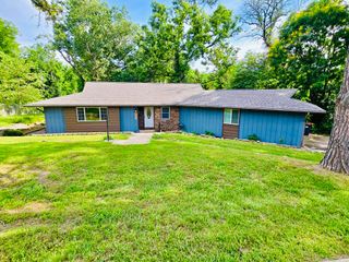 802 Hickory Street, Cassville, MO 65625