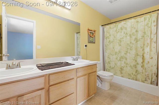 29250 Juniper Street, Brownstown, MI 48183