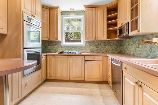 309 E ROUMFORT RD, Philadelphia, PA 19119