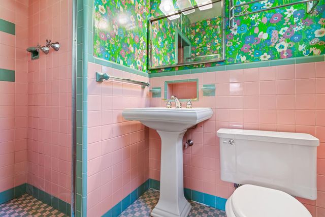 309 E ROUMFORT RD, Philadelphia, PA 19119