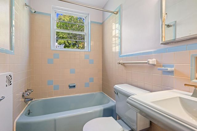 309 E ROUMFORT RD, Philadelphia, PA 19119