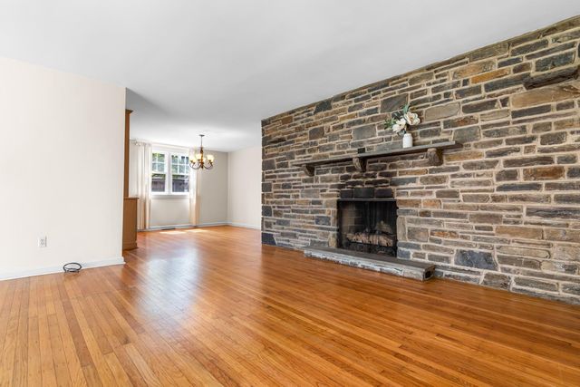 309 E ROUMFORT RD, Philadelphia, PA 19119