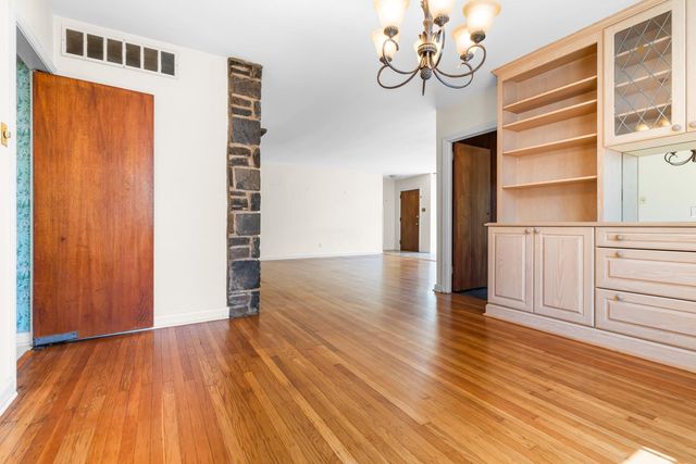 309 E ROUMFORT RD, Philadelphia, PA 19119