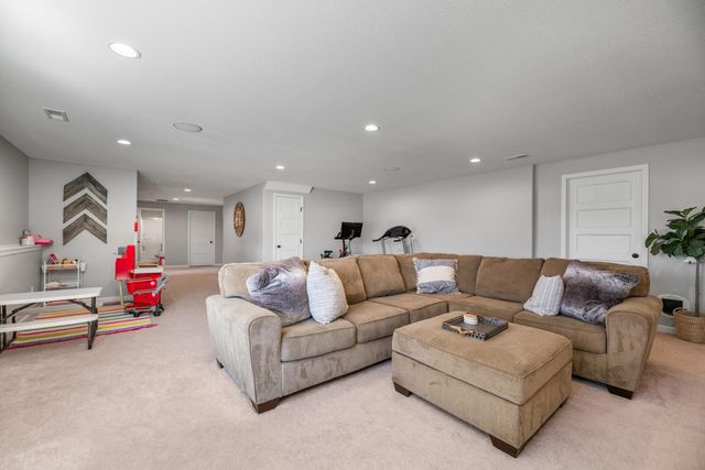 825 N Tyndall Ct, Derby, KS 67037