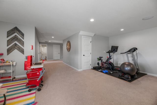 825 N Tyndall Ct, Derby, KS 67037