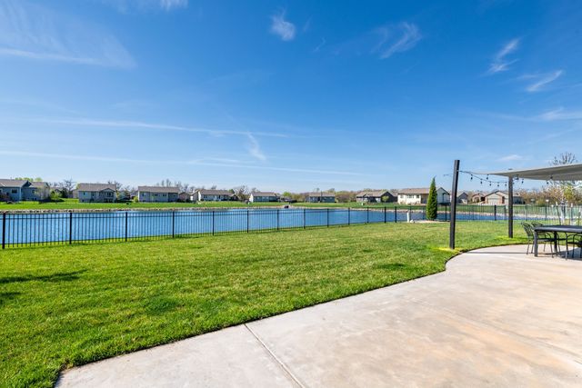 825 N Tyndall Ct, Derby, KS 67037