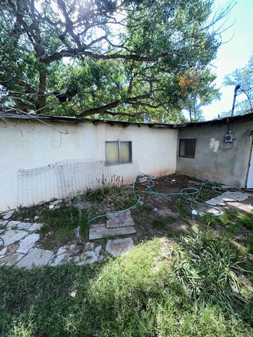 259 Lopez Road SE, Los Lunas, NM 87031