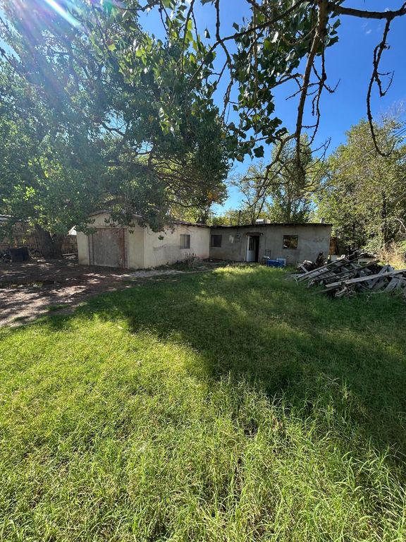 259 Lopez Road SE, Los Lunas, NM 87031