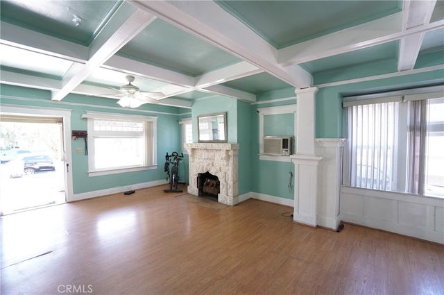 1323 W 41st, Los Angeles, CA 90037