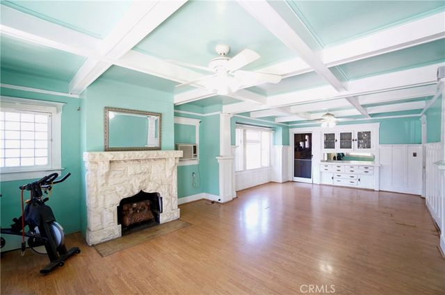 1323 W 41st, Los Angeles, CA 90037