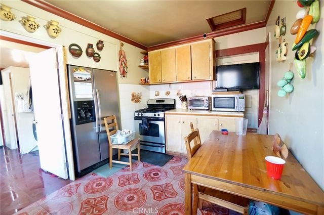 1323 W 41st, Los Angeles, CA 90037