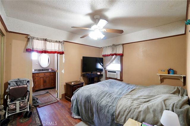 1323 W 41st, Los Angeles, CA 90037