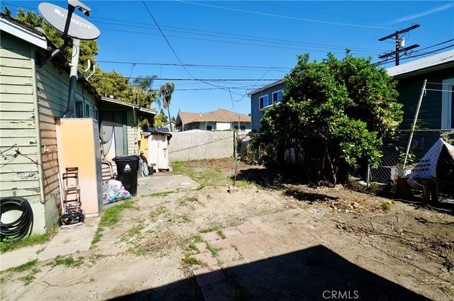 1323 W 41st, Los Angeles, CA 90037