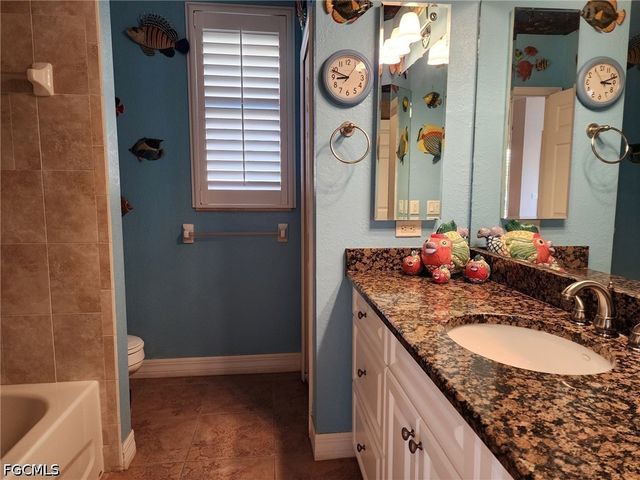 228 SE 30th TER, Cape Coral, FL 33904