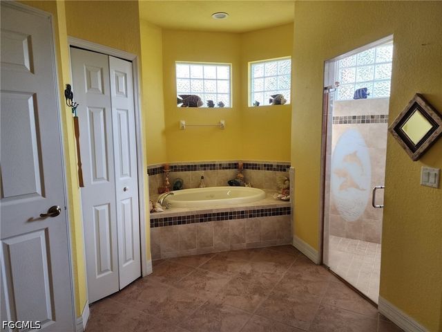 228 SE 30th TER, Cape Coral, FL 33904