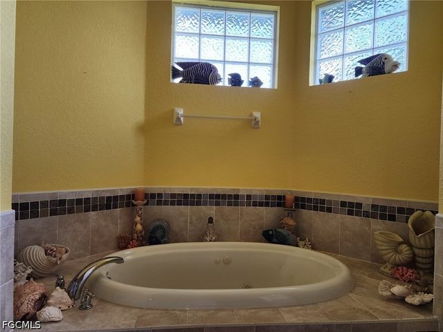 228 SE 30th TER, Cape Coral, FL 33904