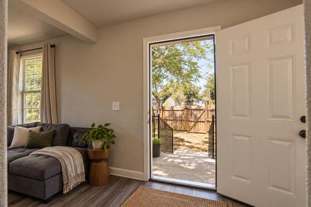 6707 Santos ST, Austin, TX 78741