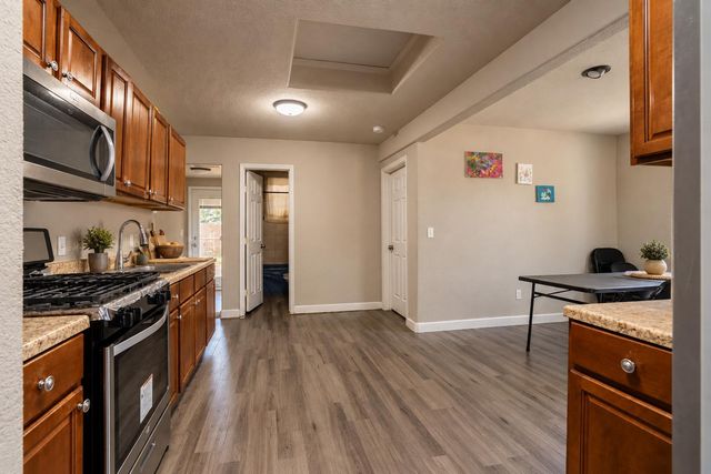 6707 Santos ST, Austin, TX 78741