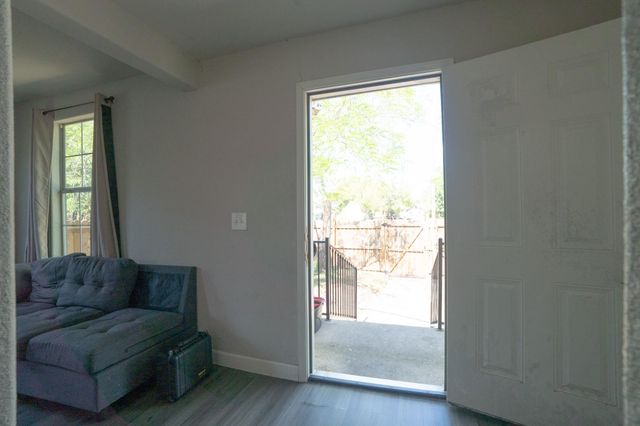 6707 Santos ST, Austin, TX 78741