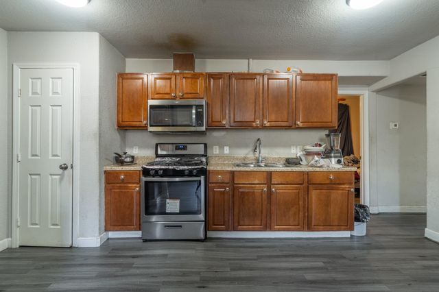 6707 Santos ST, Austin, TX 78741