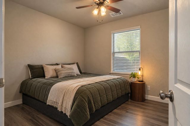 6707 Santos ST, Austin, TX 78741