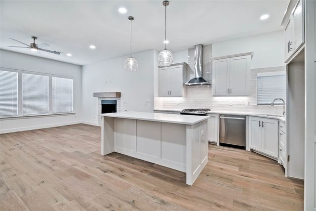 508 W Persimmon Street, Rogers, AR 72756