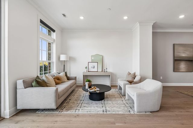 368 Broad Street, Charleston, SC 29401