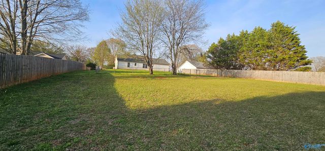 534 Henry Taylor Road, New Market, AL 35761