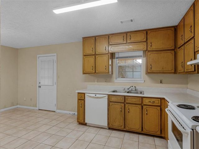 95 Rosewood Drive, Mcdonough, GA 30253