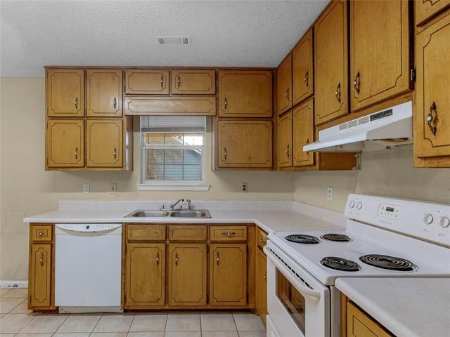 95 Rosewood Drive, Mcdonough, GA 30253