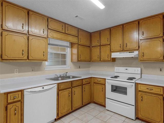 95 Rosewood Drive, Mcdonough, GA 30253