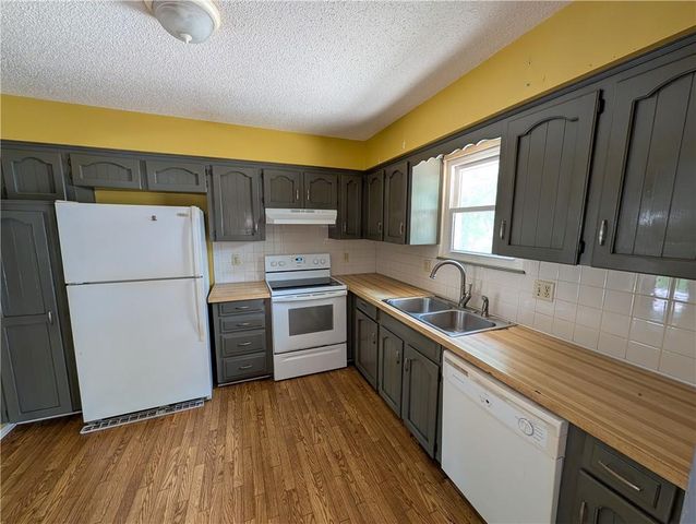 300 SW Palo Drive, Blue Springs, MO 64014