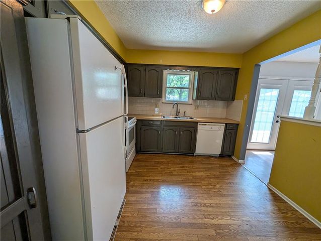 300 SW Palo Drive, Blue Springs, MO 64014