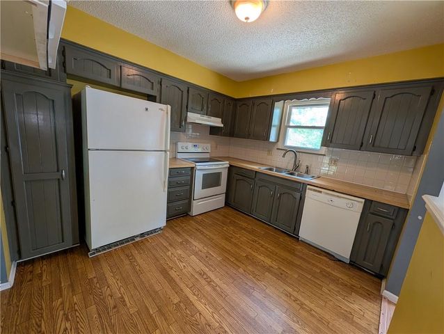 300 SW Palo Drive, Blue Springs, MO 64014